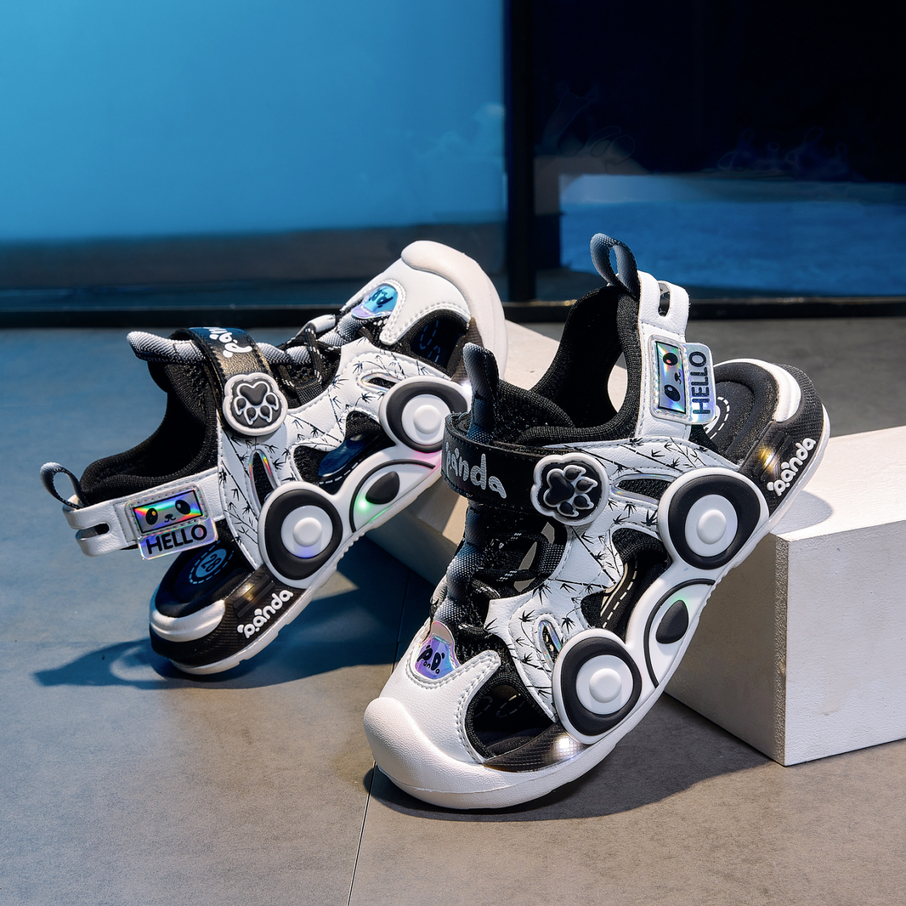 Kids Panda Cartoon Light Up Ca - Velcro Strap Sandal avis et prix